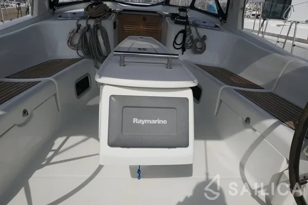Oceanis 50 - Yacht Charter Sailica