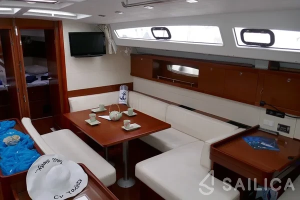 Oceanis 50 - Yacht Charter Sailica