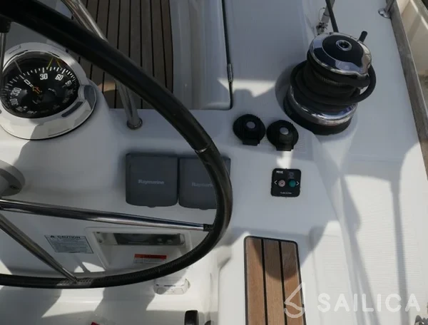 Oceanis 50 - Yacht Charter Sailica