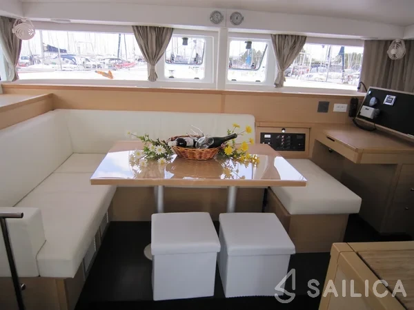 Lagoon 400 S2 - Yacht Charter Sailica