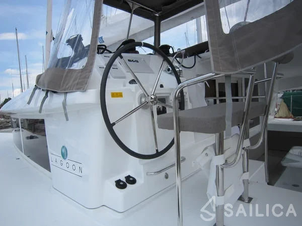 Lagoon 400 S2 - Yacht Charter Sailica