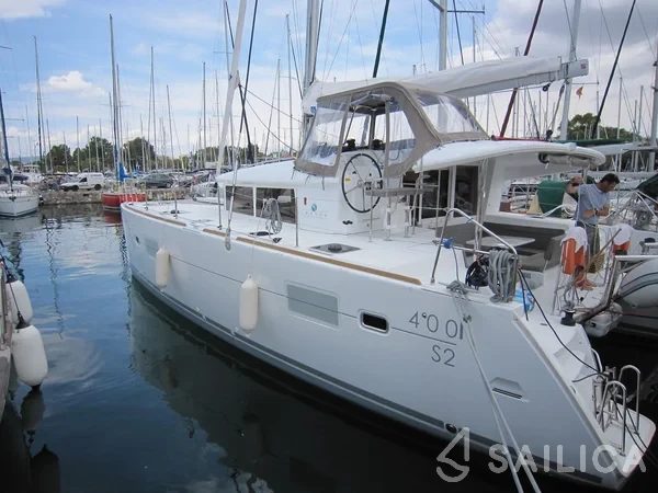 Lagoon 400 S2 - Yacht Charter Sailica