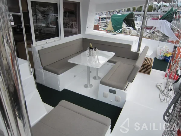 Lagoon 400 S2 - Yacht Charter Sailica