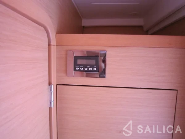 Lagoon 400 S2 - Yacht Charter Sailica
