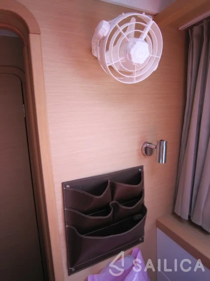 Lagoon 400 S2 - Yacht Charter Sailica