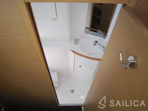 Lagoon 380 - Yacht Charter Sailica