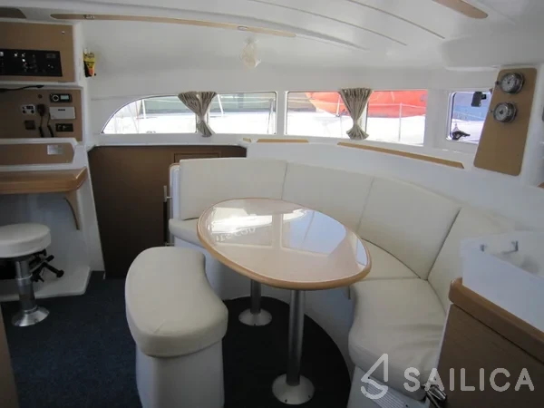 Lagoon 380 - Yacht Charter Sailica
