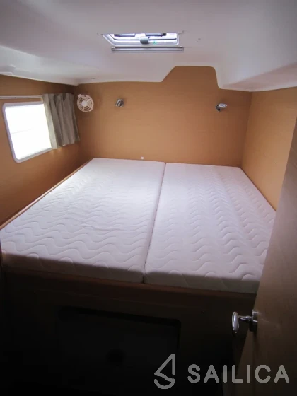 Lagoon 380 - Yacht Charter Sailica