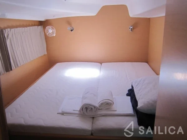 Lagoon 380 - Yacht Charter Sailica