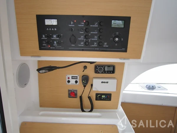 Lagoon 380 - Yacht Charter Sailica