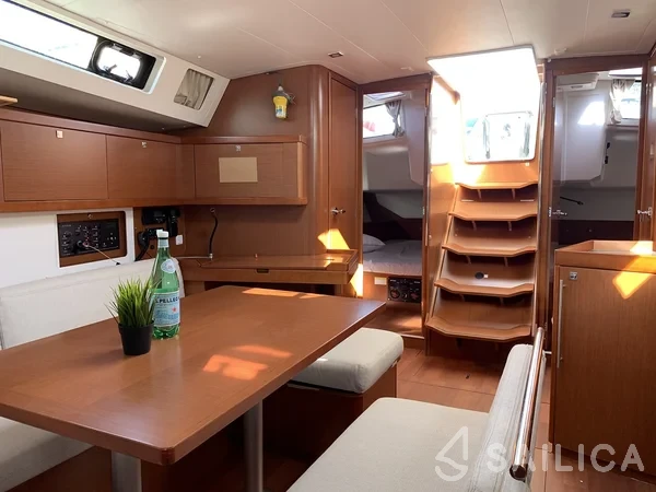 Oceanis 45 - Yacht Charter Sailica
