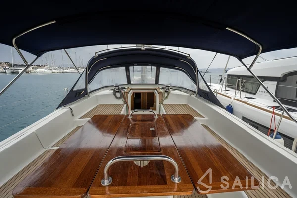 Jeanneau 53 - Yacht Charter Sailica