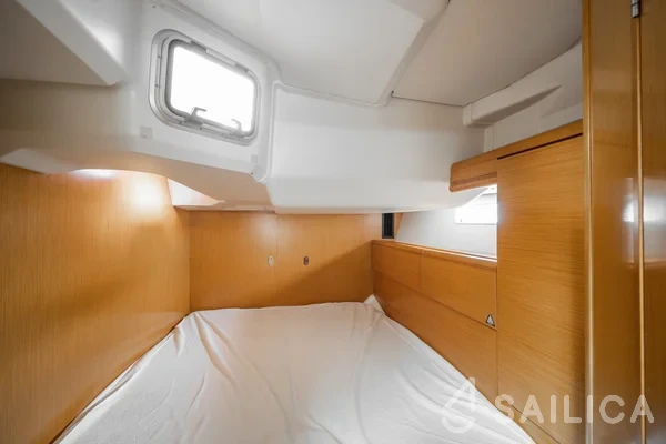 Jeanneau 53 - Yacht Charter Sailica