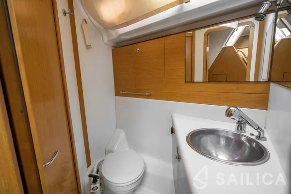Jeanneau 53 - Yacht Charter Sailica