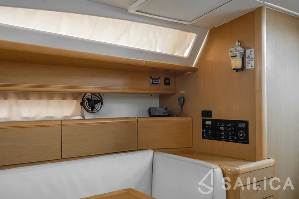 Jeanneau 53 - Yacht Charter Sailica