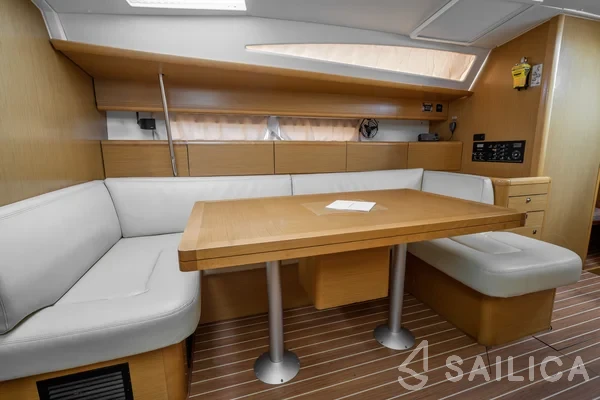 Jeanneau 53 - Yacht Charter Sailica