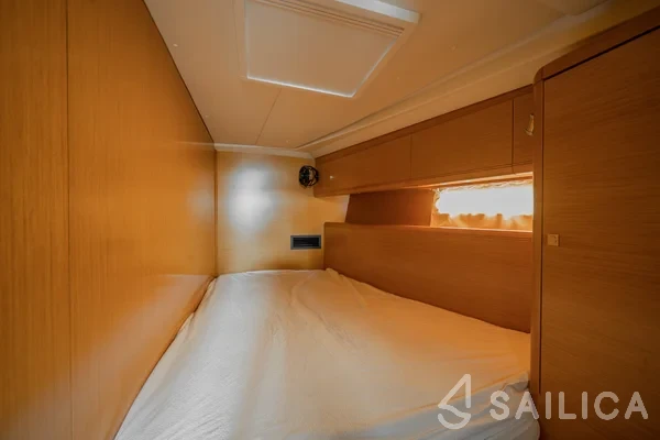 Jeanneau 53 - Yacht Charter Sailica
