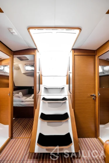 Sun Odyssey 519 - Yacht Charter Sailica