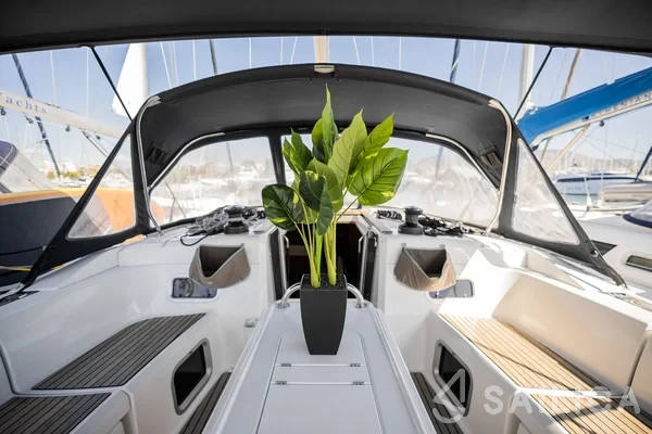 Sun Odyssey 519 - Yacht Charter Sailica