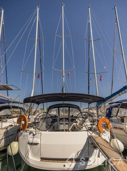 Sun Odyssey 519 - Yacht Charter Sailica
