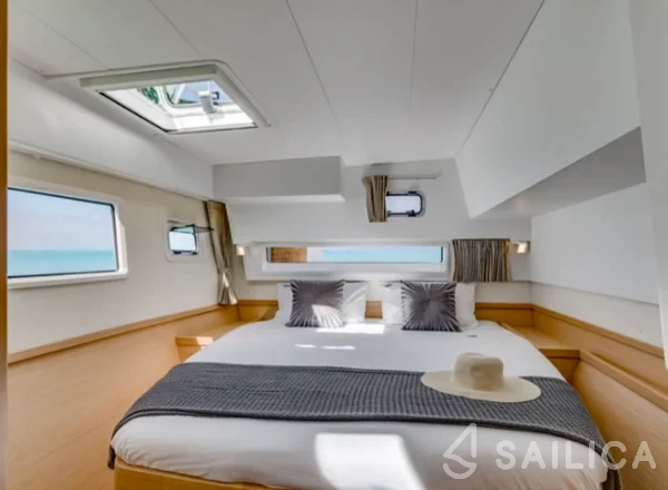 Lagoon 42 - Yacht Charter Sailica