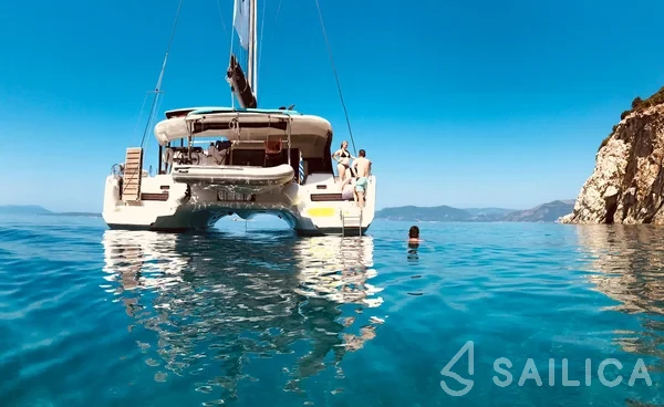 Lagoon 42 - Yacht Charter Sailica