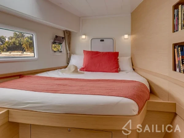 Lagoon 42 - Yacht Charter Sailica