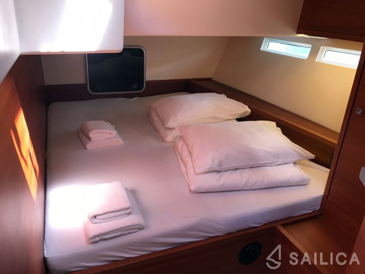 More 55 - Yacht Charter Sailica