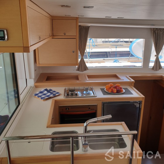 Lagoon 450 - Yacht Charter Sailica