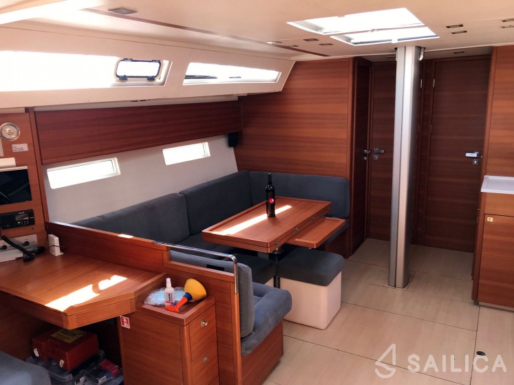 More 55 - Yacht Charter Sailica