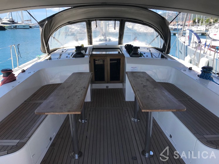 More 55 - Yacht Charter Sailica