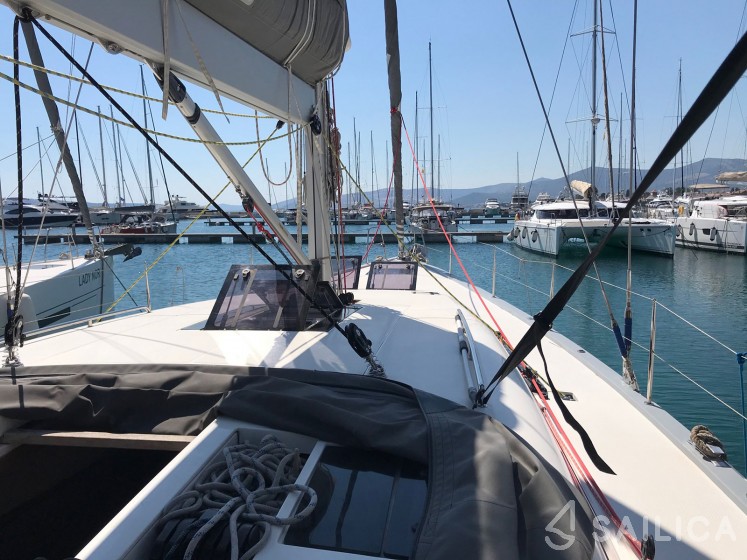 More 55 - Yacht Charter Sailica