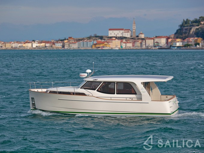 Greenline 33 - Yacht Charter Sailica