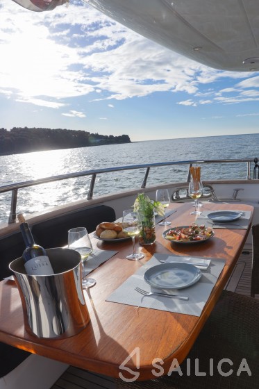 Maiora 20 - Yacht Charter Sailica