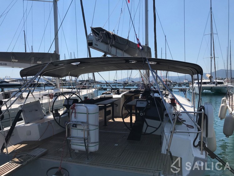 More 55 - Yacht Charter Sailica