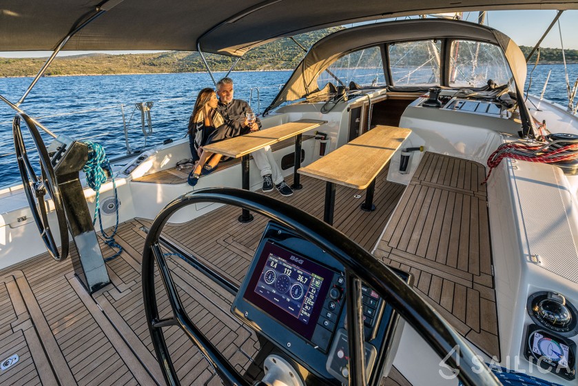 More 55 - Yacht Charter Sailica