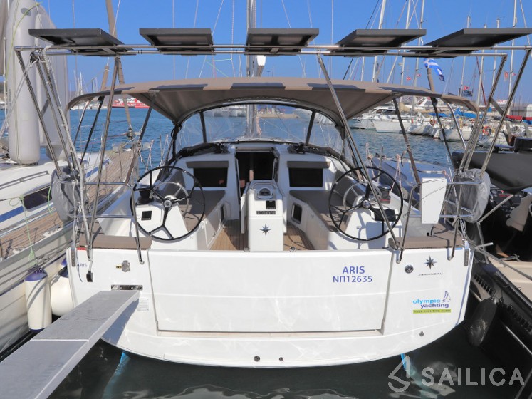 Sun Odyssey 410 - 3 cab. - Yacht Charter Sailica