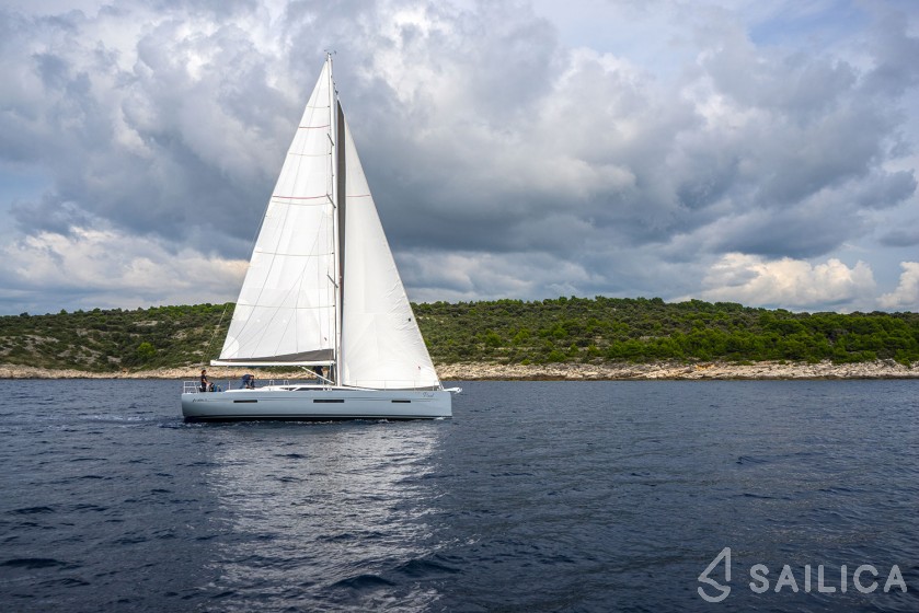 More 55 - Yacht Charter Sailica