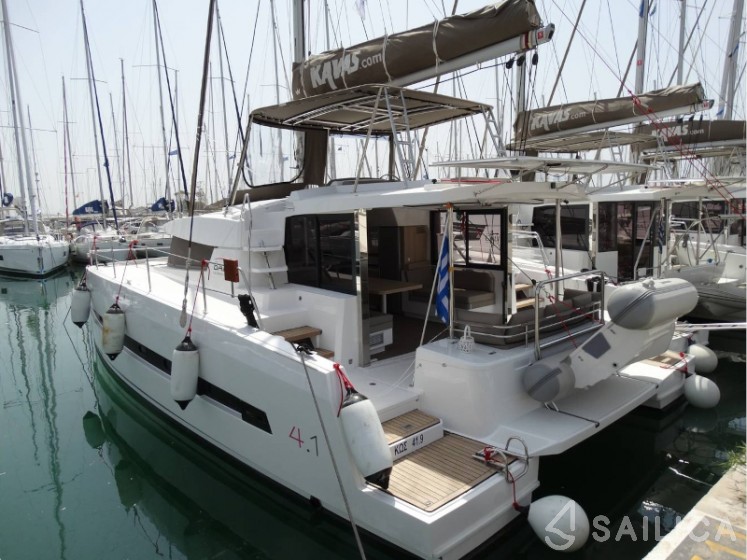 Bali 4.1 - 4 cab. - Yacht Charter Sailica