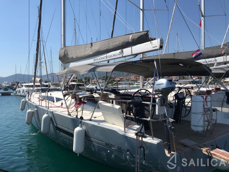 More 55 - Yacht Charter Sailica