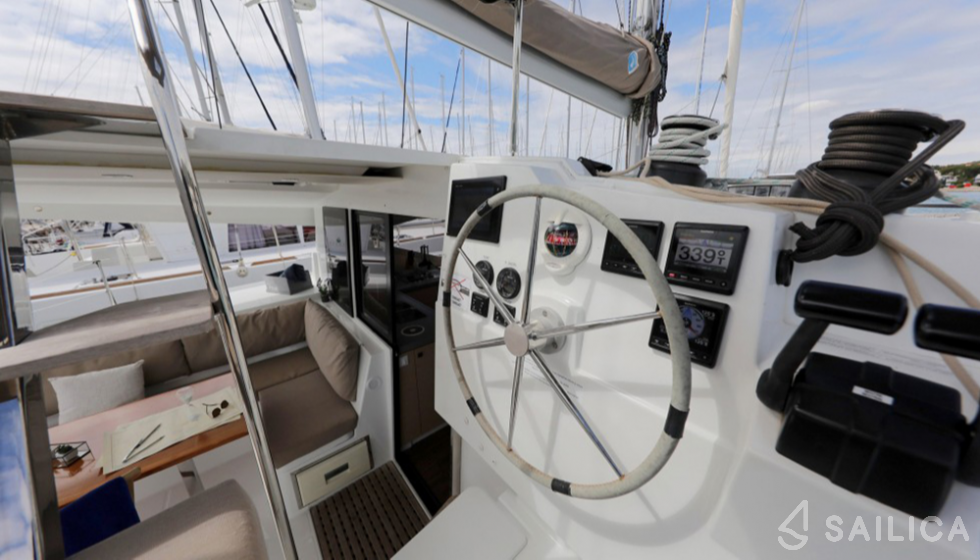 Lucia 40 - 3 cab. - Yacht Charter Sailica