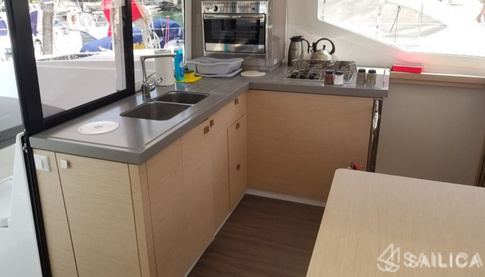 Lucia 40 - 3 cab. - Yacht Charter Sailica