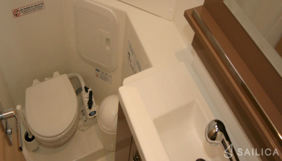 Lucia 40 - 3 cab. - Yacht Charter Sailica