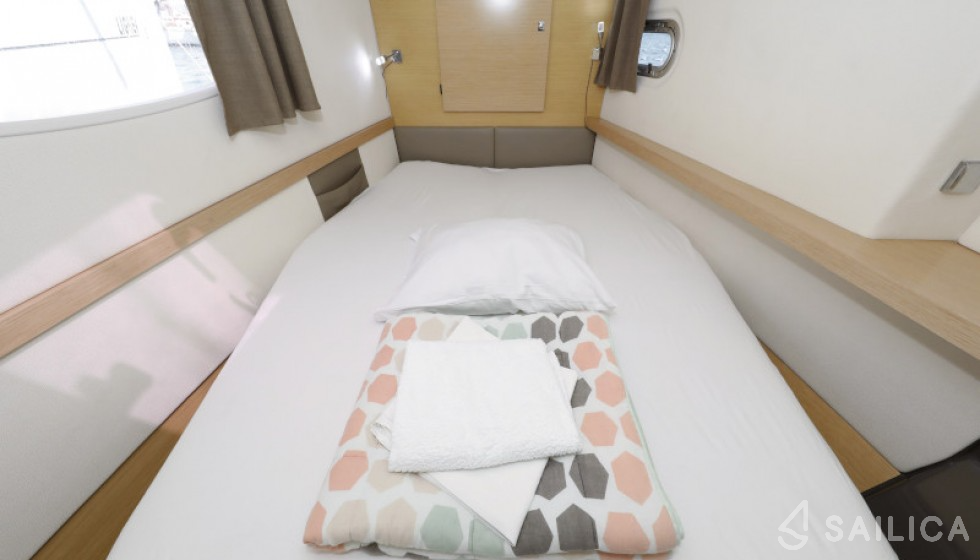 Helia 44 - Yacht Charter Sailica