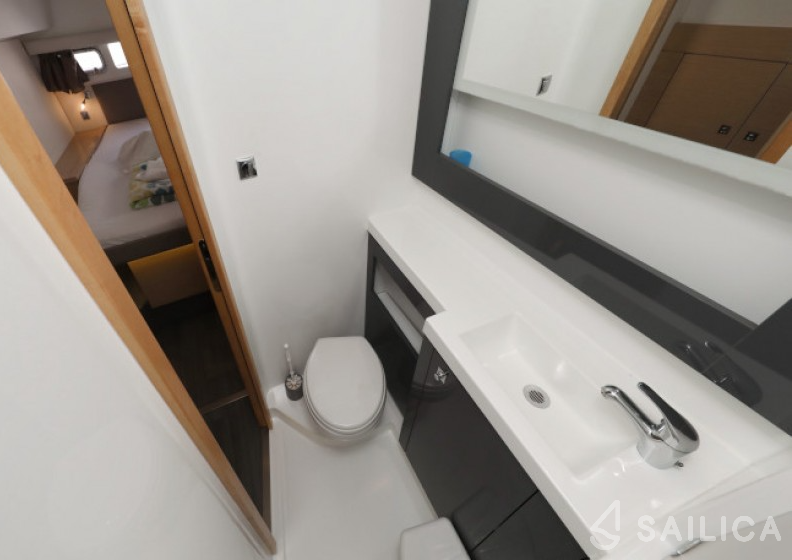 Helia 44 - Yacht Charter Sailica